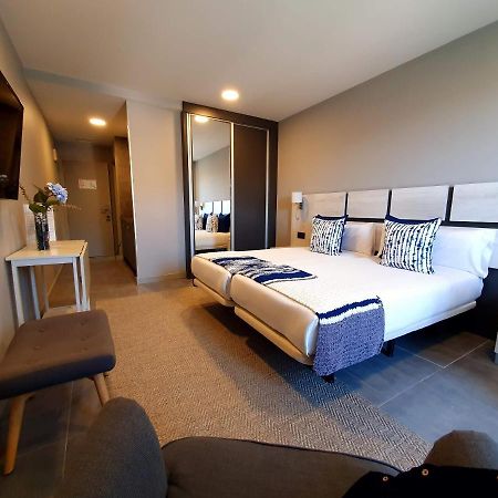 Apartahotel 5Dos5 Oviedo Ngoại thất bức ảnh