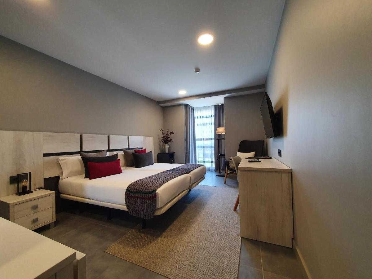 Apartahotel 5Dos5 Oviedo Ngoại thất bức ảnh