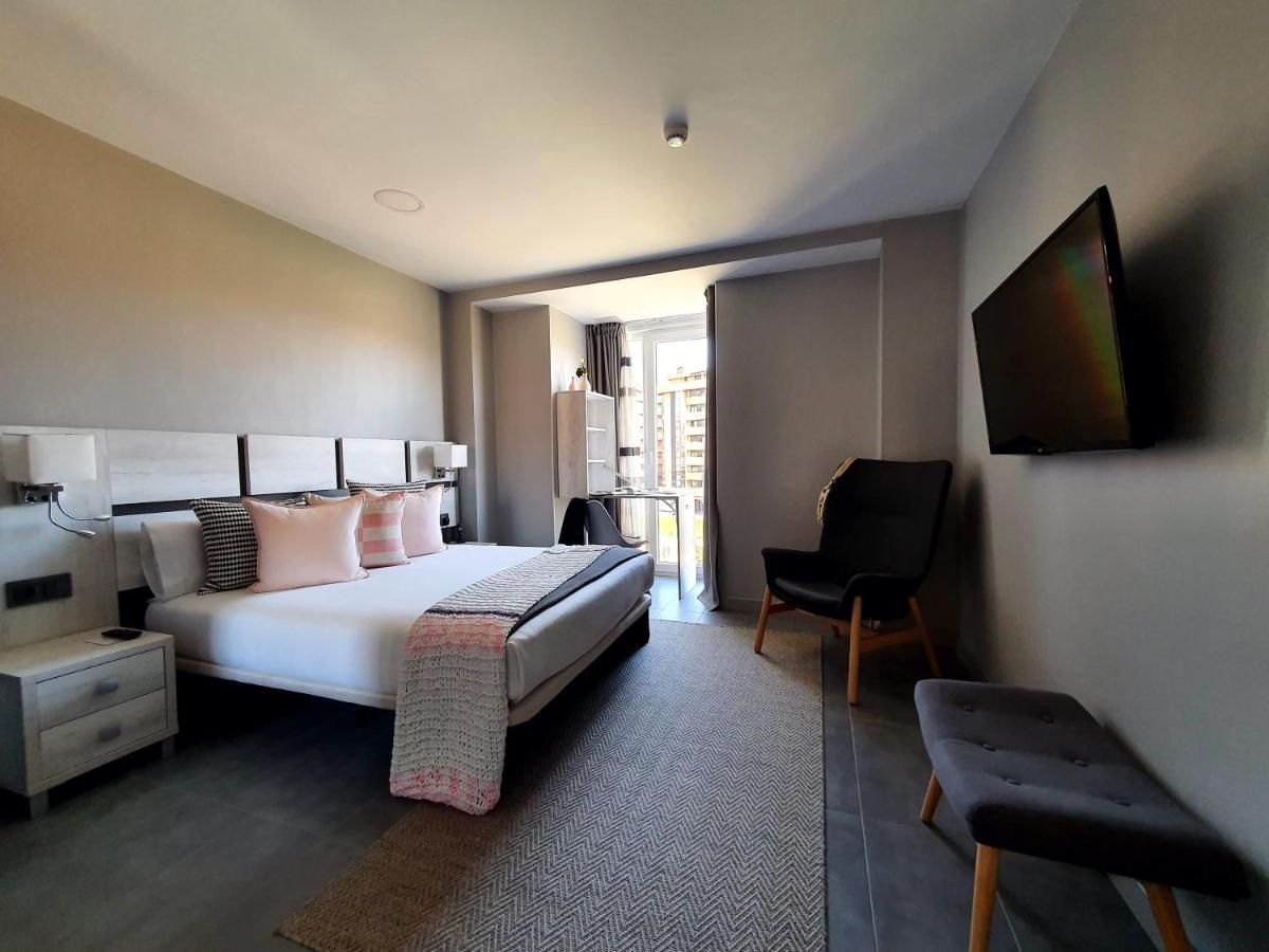 Apartahotel 5Dos5 Oviedo Ngoại thất bức ảnh