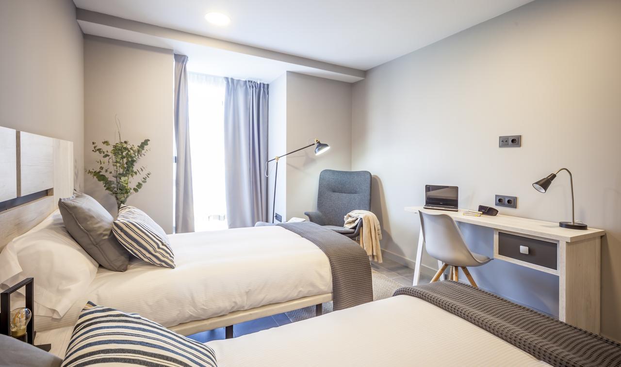 Apartahotel 5Dos5 Oviedo Ngoại thất bức ảnh
