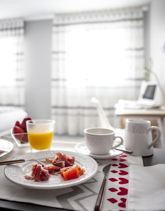 Apartahotel 5Dos5 Oviedo Ngoại thất bức ảnh