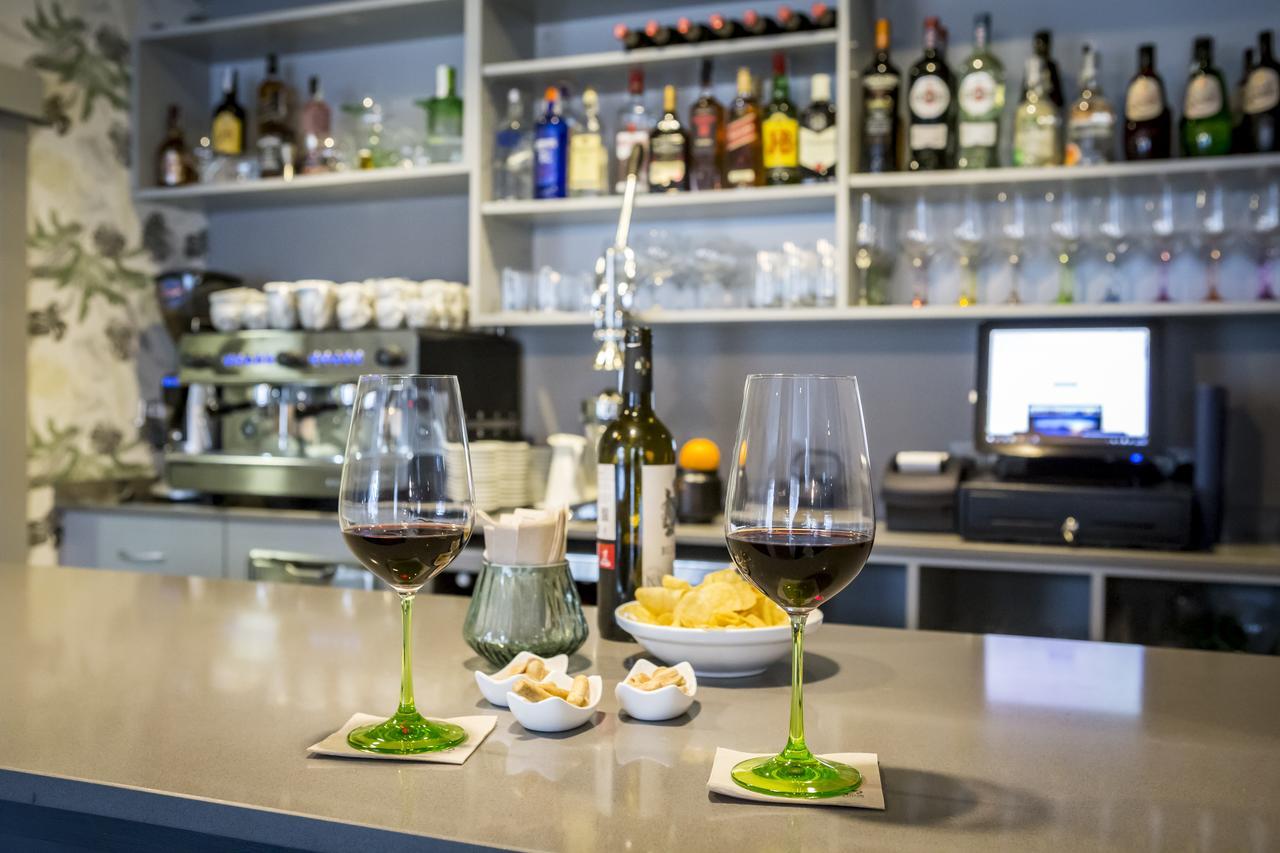 Apartahotel 5Dos5 Oviedo Ngoại thất bức ảnh