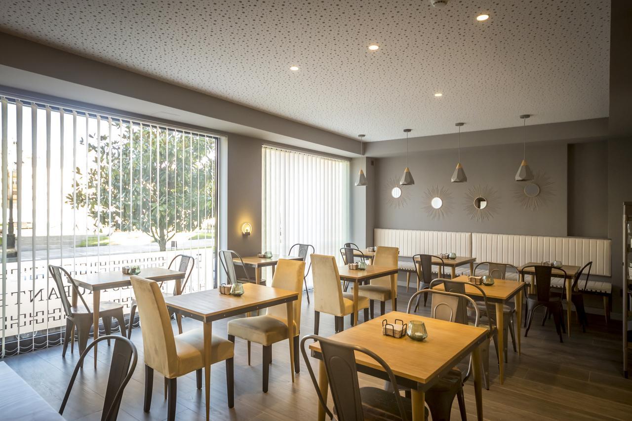 Apartahotel 5Dos5 Oviedo Ngoại thất bức ảnh