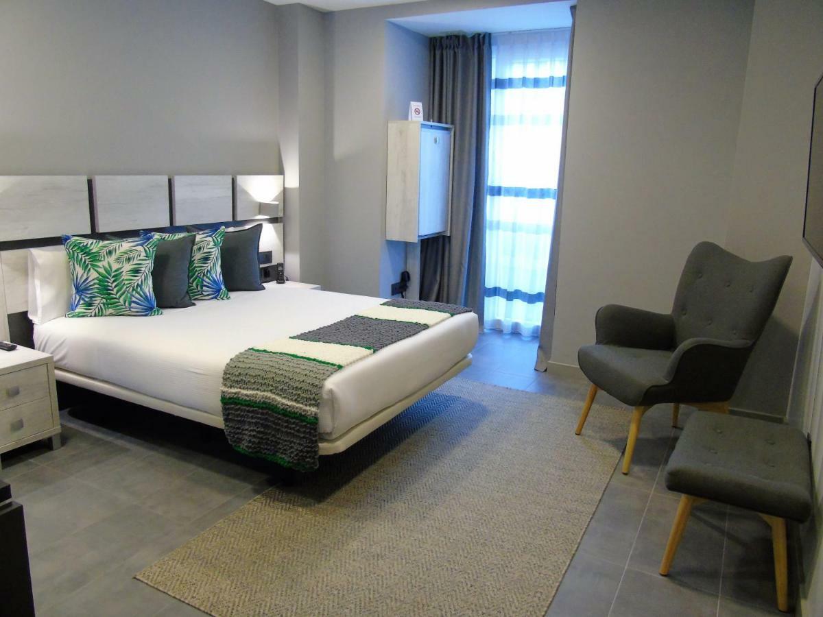 Apartahotel 5Dos5 Oviedo Ngoại thất bức ảnh